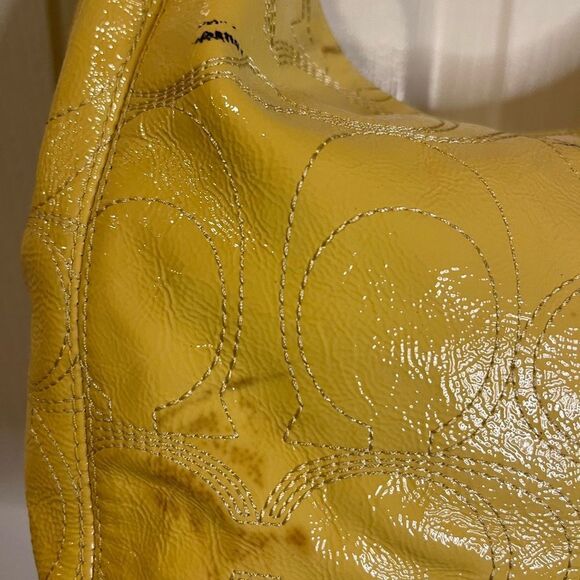 Coach patent leather yellow stitch logo shoulder bag with silver tone hardwares - Picture 14 of 14